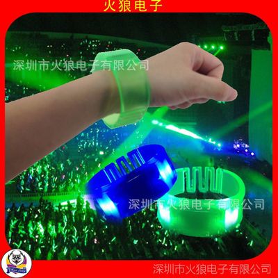 【厂家定制高科技创新舞台道具 全场一起变颜色的夜光手镯 发光手带图片】厂家定制高科技创新舞台道具 全场一起变颜色的夜光手镯 发光手带图片大全 - 深圳市火狼电子